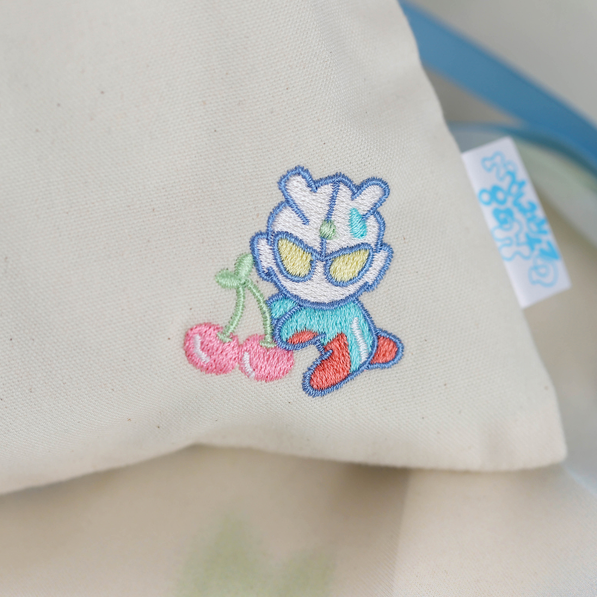 M78ウルトラマン コットン刺繍巾着  FRUIT ウルトラマンゼロ 47815 《ウルトラマンSHOP限定》